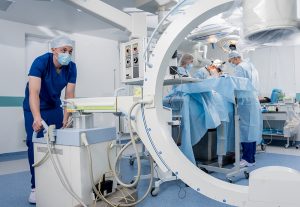 Arco cirúrgico oferece fácil mobilidade na hora da cirurgia