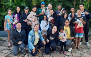 VITAL C entrega chocolates a crianças e adolescentes em ação “Páscoa Solidária”